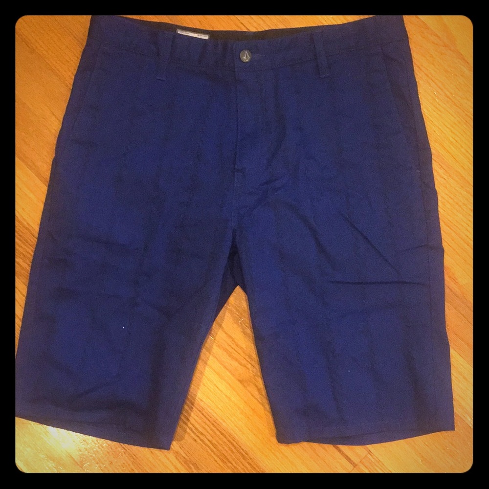 Volcom Shorts MENS 32. NWOT!!
